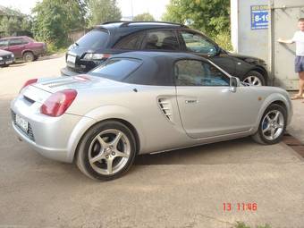 2004 Toyota MR2 Pictures