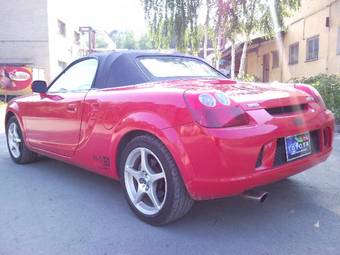 2004 Toyota MR2 Pictures