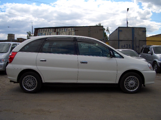 1998 Toyota Nadia Images