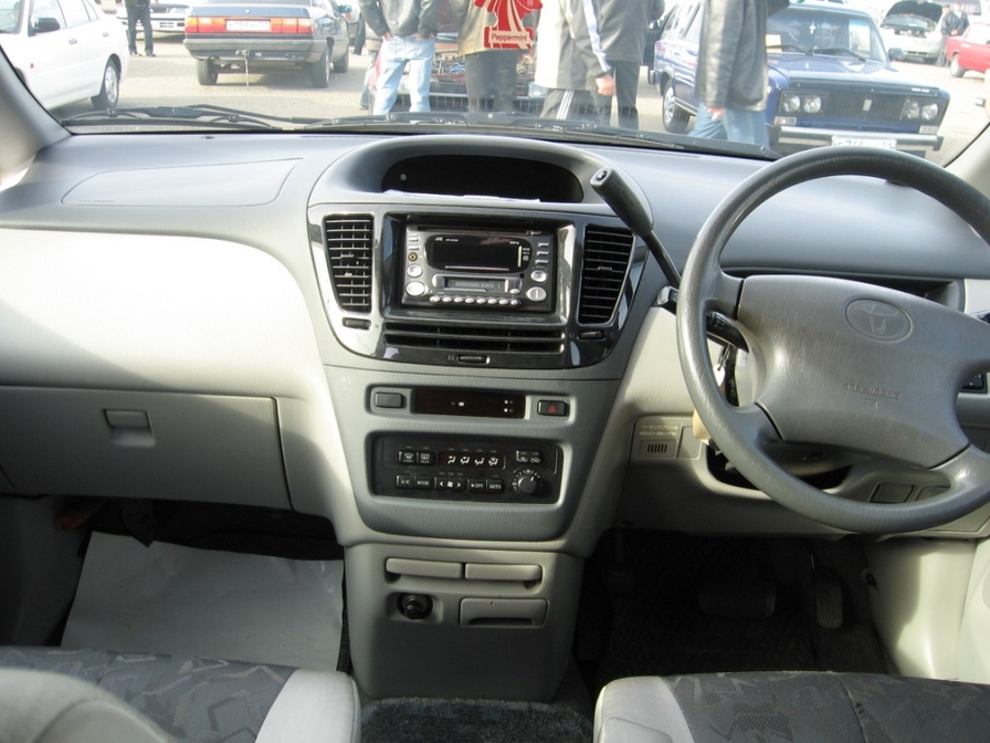 1998 Toyota Nadia Photos