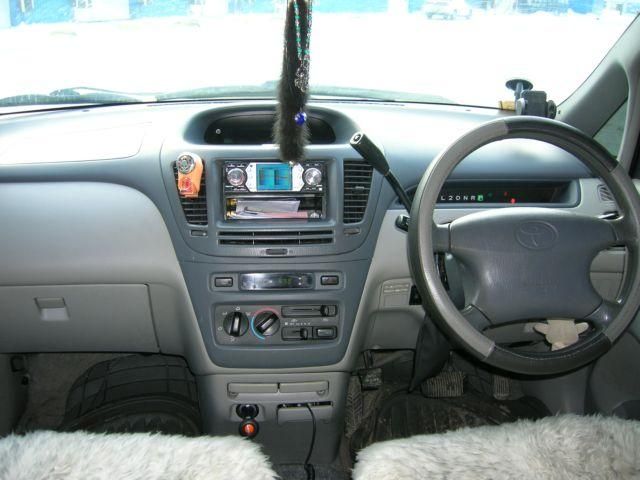 1999 Toyota Nadia