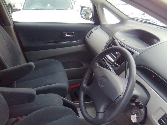 1999 Toyota Nadia