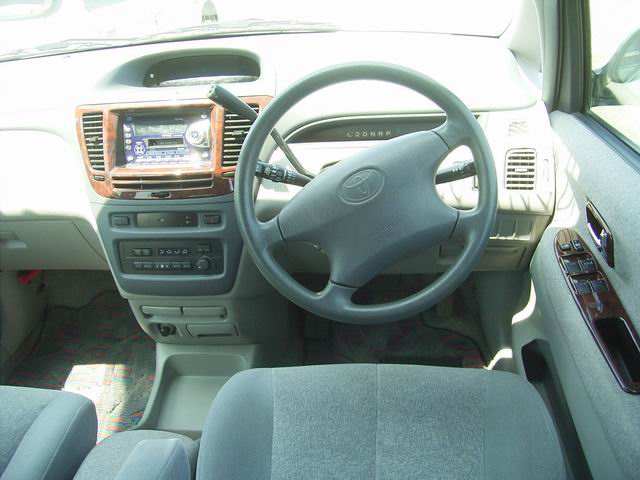 1999 Toyota Nadia Pictures