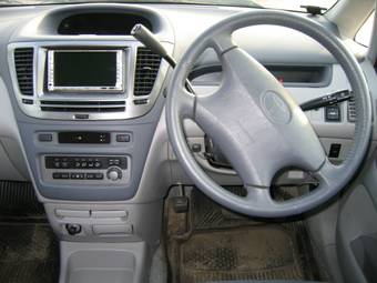 1999 Toyota Nadia Pictures