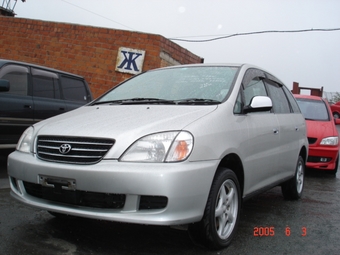 2000 Toyota Nadia