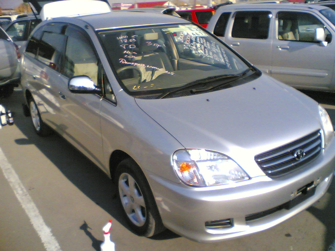 2000 Toyota Nadia