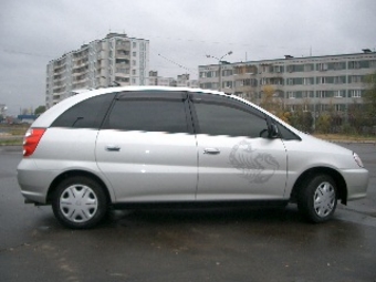 2000 Toyota Nadia