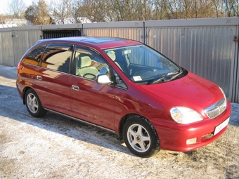 2000 Toyota Nadia