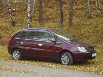 2000 Toyota Nadia