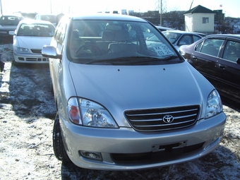 2000 Toyota Nadia