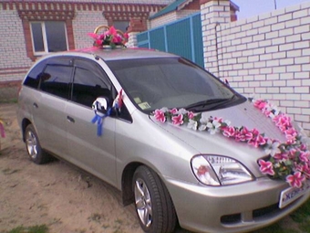 2000 Toyota Nadia