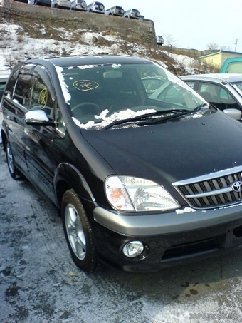 2000 Toyota Nadia