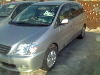 2000 Toyota Nadia