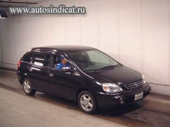2000 Toyota Nadia