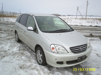 2000 Toyota Nadia