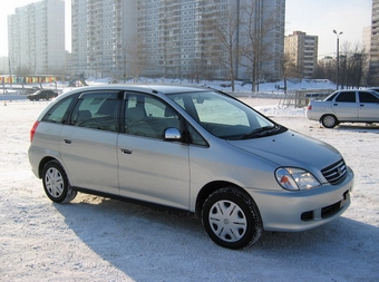 2000 Toyota Nadia