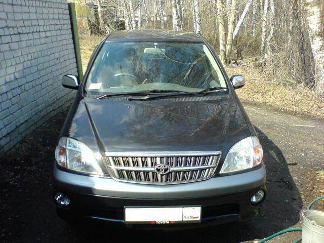 2000 Toyota Nadia