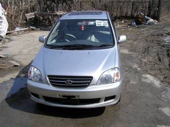 2000 Toyota Nadia