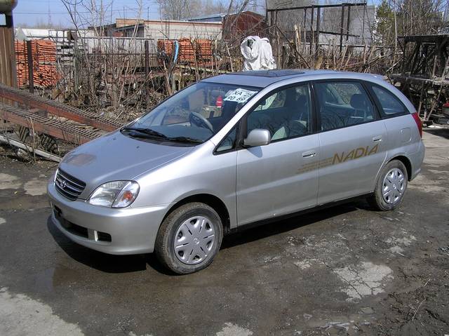 2000 Toyota Nadia