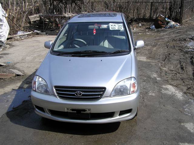 2000 Toyota Nadia