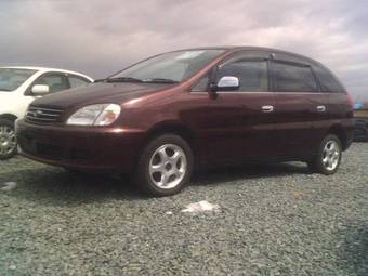 2000 Toyota Nadia