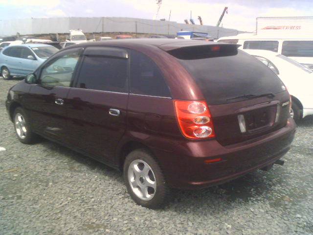 2000 Toyota Nadia