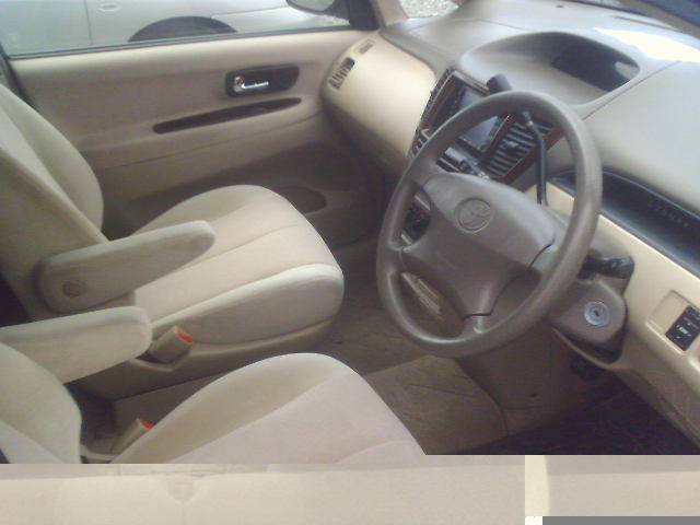 2000 Toyota Nadia