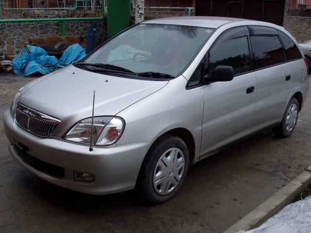 2000 Toyota Nadia