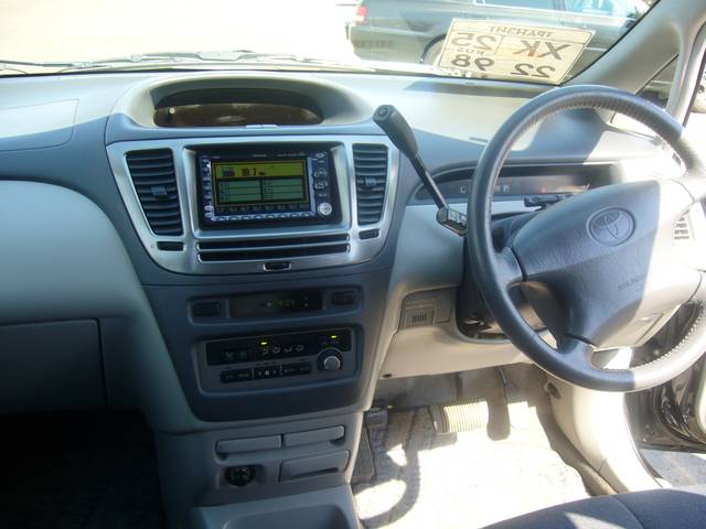 2000 Toyota Nadia