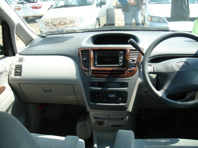 2000 Toyota Nadia