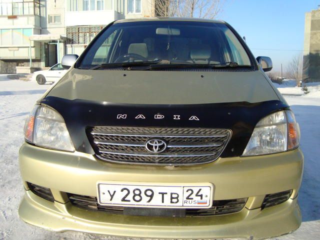 2000 Toyota Nadia