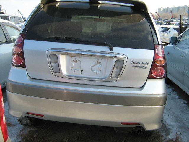 2000 Toyota Nadia