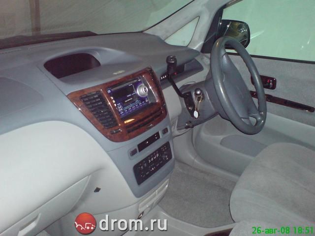 2000 Toyota Nadia