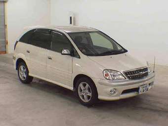 2000 Toyota Nadia