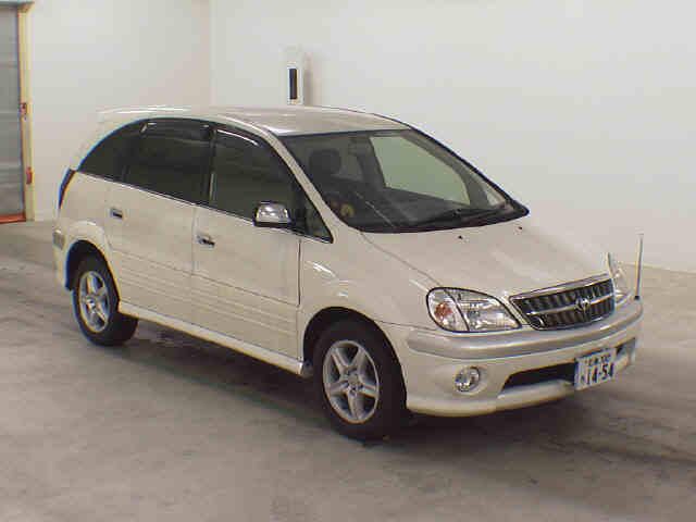 2000 Toyota Nadia