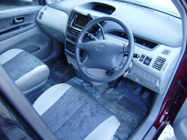 2000 Toyota Nadia