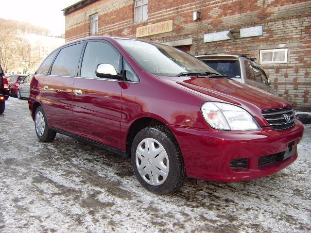 2000 Toyota Nadia