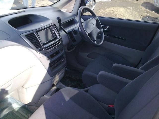 2000 Toyota Nadia