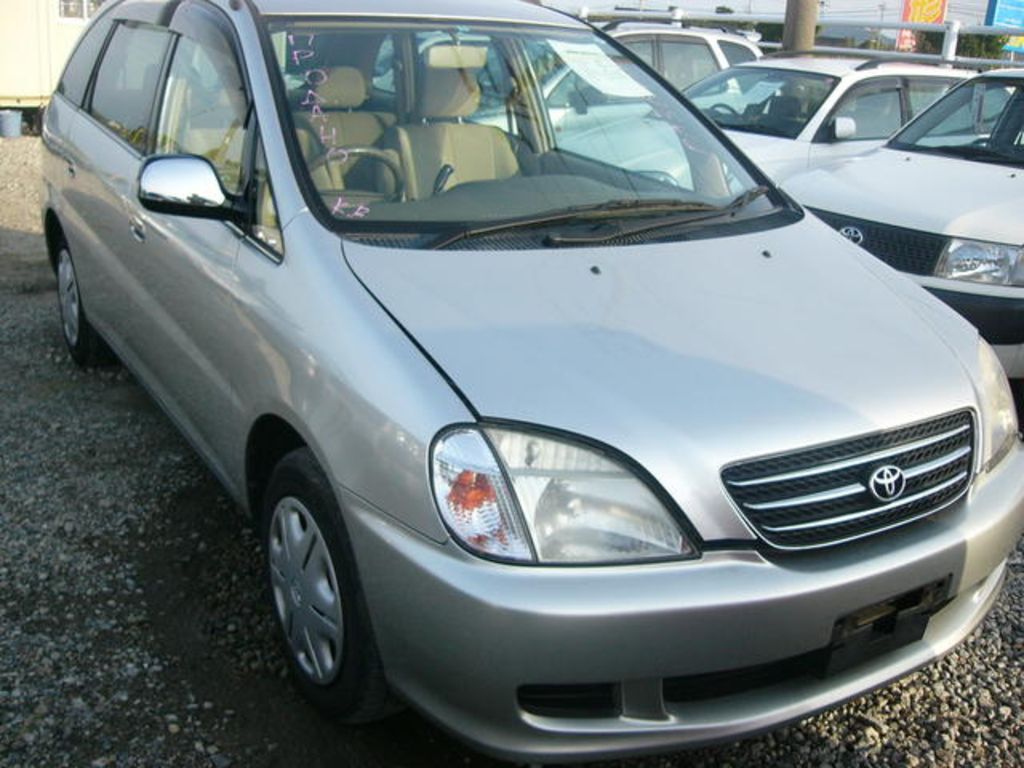 2000 Toyota Nadia