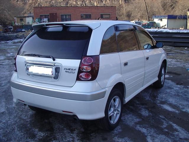 2000 Toyota Nadia