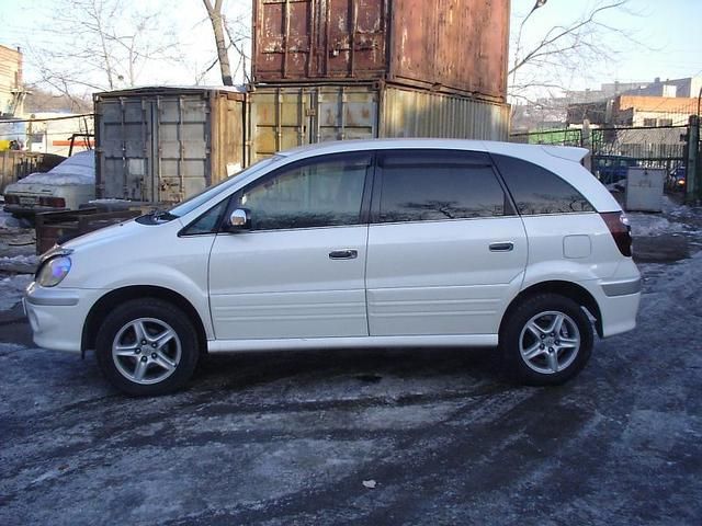 2000 Toyota Nadia