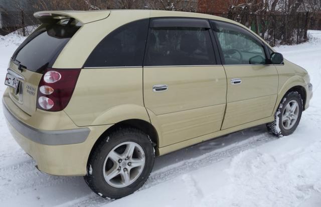 2000 Toyota Nadia