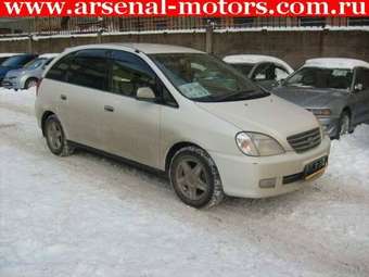 2000 Toyota Nadia