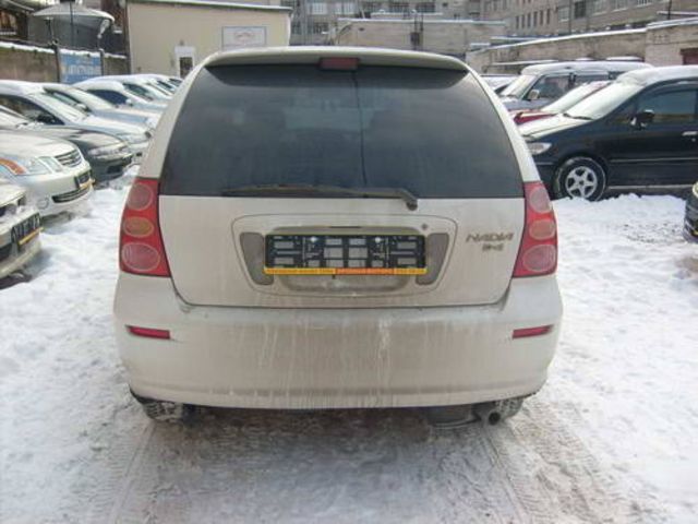 2000 Toyota Nadia