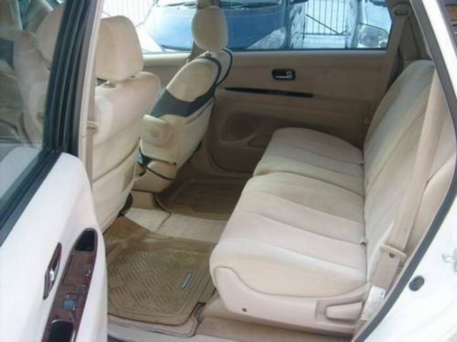 2000 Toyota Nadia