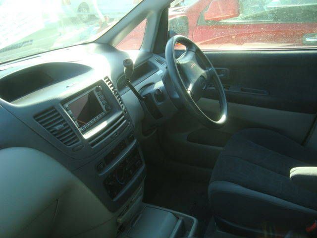 2000 Toyota Nadia