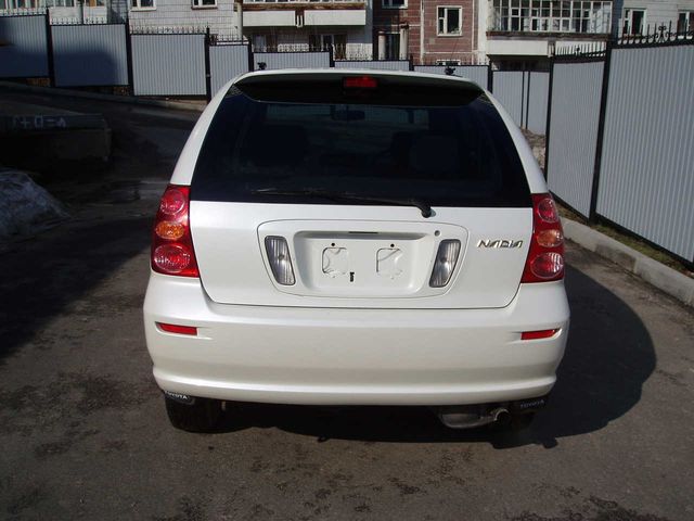 2000 Toyota Nadia