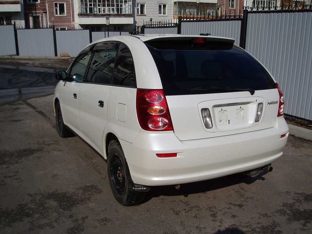 2000 Toyota Nadia