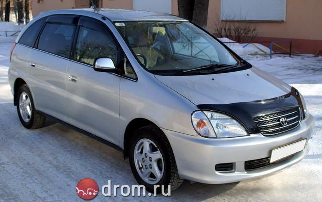 2000 Toyota Nadia