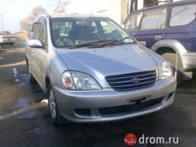 2000 Toyota Nadia